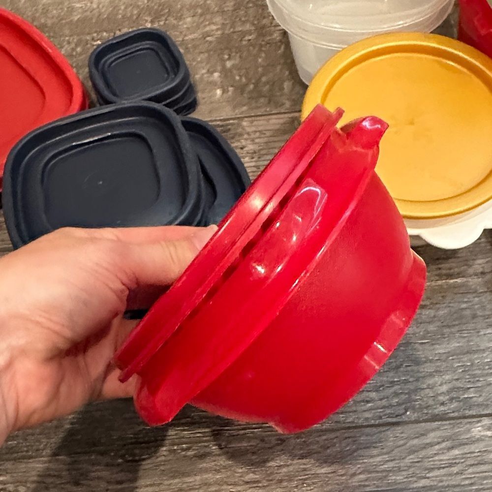 17 Piece Food Storage Container Bundle: Tupperware, Rubbermaid, Lock&Lock - Picture 4 of 14